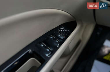 Седан Ford Fusion 2016 в 