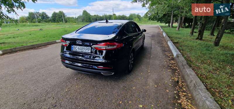 Седан Ford Fusion 2020 в Стрию