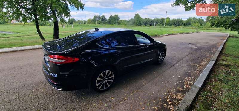 Седан Ford Fusion 2020 в Стрию