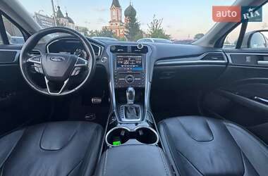 Седан Ford Fusion 2015 в 