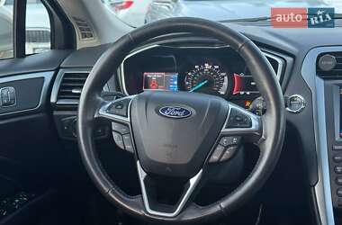 Седан Ford Fusion 2015 в 
