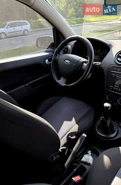 Хэтчбек Ford Fusion 2007 в 