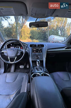 Седан Ford Fusion 2013 в 