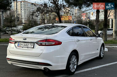 Седан Ford Fusion 2016 в 
