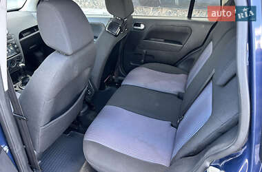 Хэтчбек Ford Fusion 2011 в 