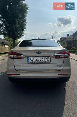 Седан Ford Fusion 2019 в 