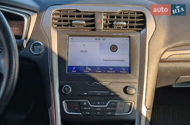 Седан Ford Fusion 2019 в 