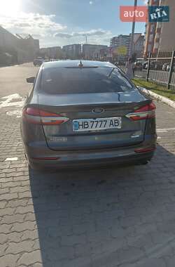 Седан Ford Fusion 2019 в 