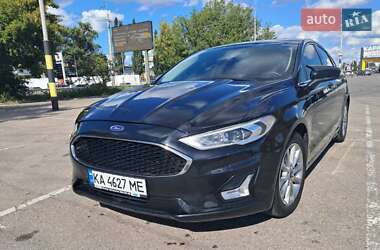 Седан Ford Fusion 2016 в 