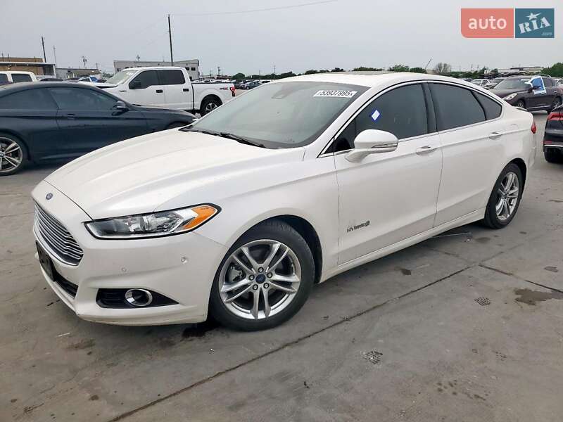 Седан Ford Fusion 2016 в 