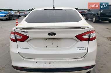 Седан Ford Fusion 2016 в 