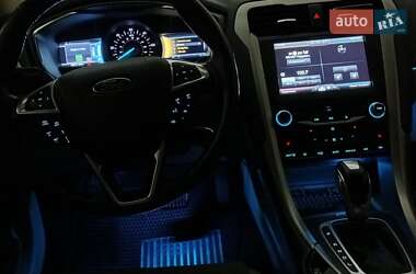 Седан Ford Fusion 2013 в 