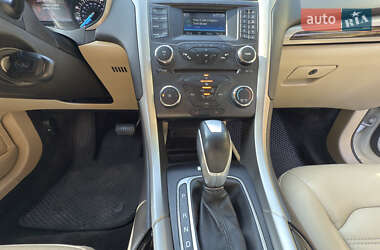 Седан Ford Fusion 2015 в 