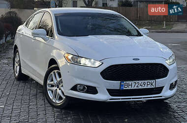 Седан Ford Fusion 2016 в Чернівцях