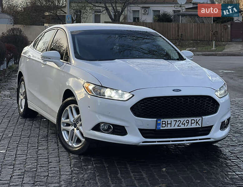 Седан Ford Fusion 2016 в 