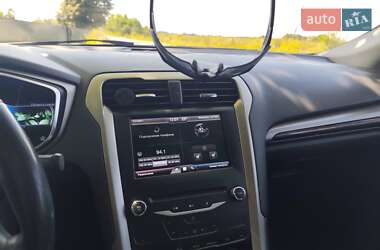 Седан Ford Fusion 2013 в 