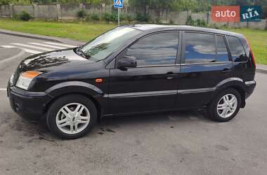 Хэтчбек Ford Fusion 2011 в 