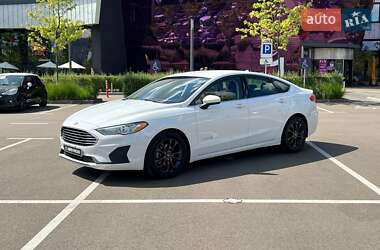 Седан Ford Fusion 2018 в 