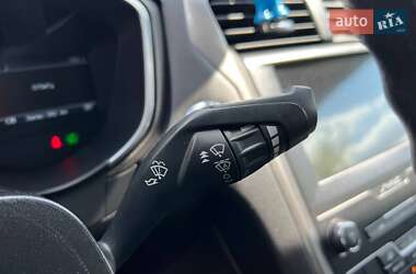 Седан Ford Fusion 2018 в 