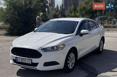 Седан Ford Fusion 2015 в 