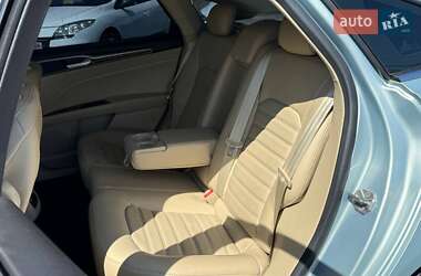 Седан Ford Fusion 2013 в 