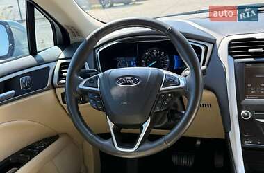 Седан Ford Fusion 2013 в 