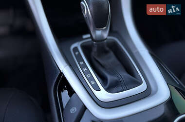 Седан Ford Fusion 2014 в 