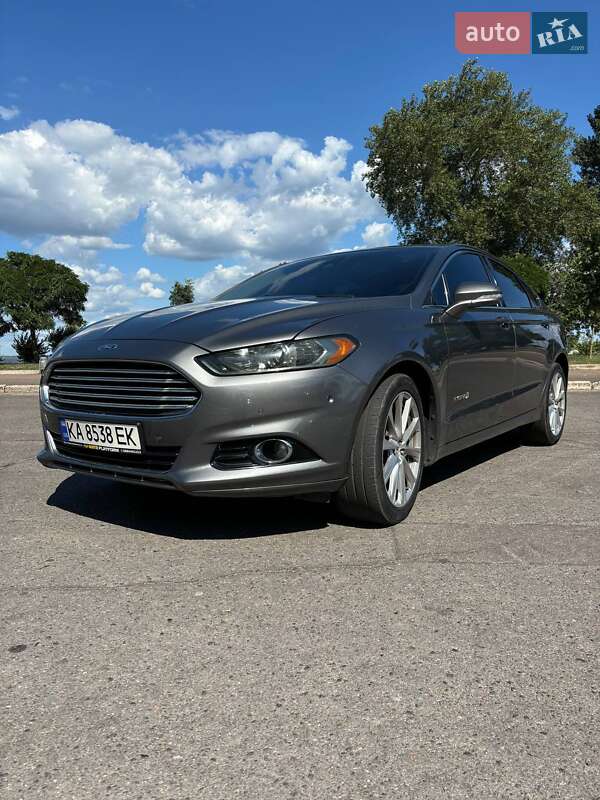 Седан Ford Fusion 2012 в 