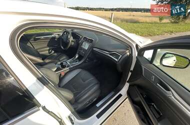 Седан Ford Fusion 2016 в 