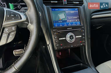 Седан Ford Fusion 2017 в 