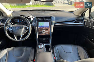 Седан Ford Fusion 2019 в 