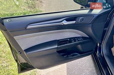 Седан Ford Fusion 2017 в 
