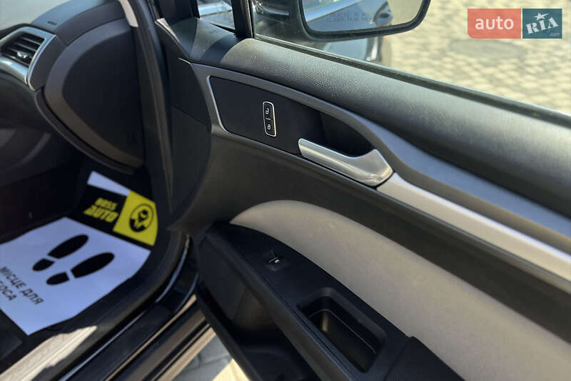 Седан Ford Fusion 2014 в Мукачевому