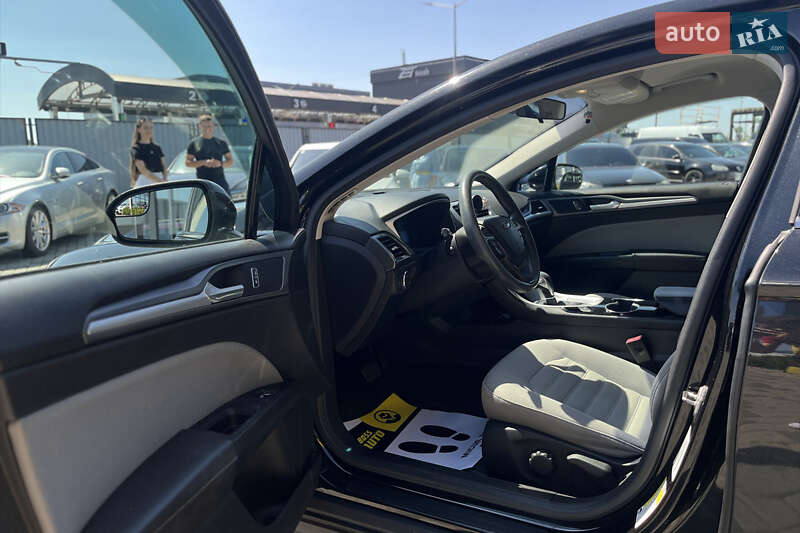 Седан Ford Fusion 2014 в Мукачевому