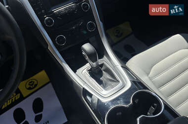 Седан Ford Fusion 2014 в 