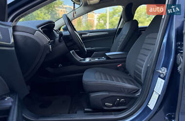 Седан Ford Fusion 2018 в 