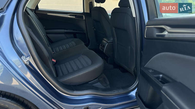 Седан Ford Fusion 2018 в Калуше