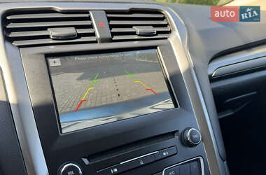 Седан Ford Fusion 2018 в 