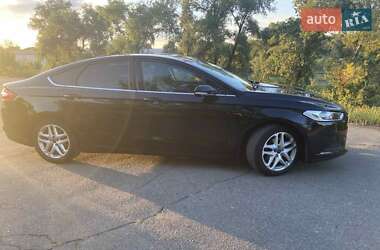 Седан Ford Fusion 2015 в 