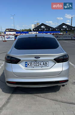 Седан Ford Fusion 2015 в 