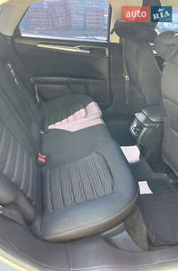 Седан Ford Fusion 2015 в 