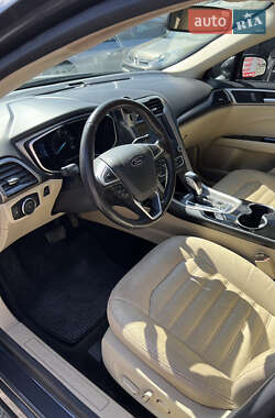 Седан Ford Fusion 2015 в 