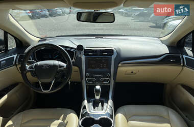 Седан Ford Fusion 2015 в 