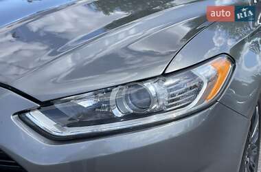 Седан Ford Fusion 2013 в 