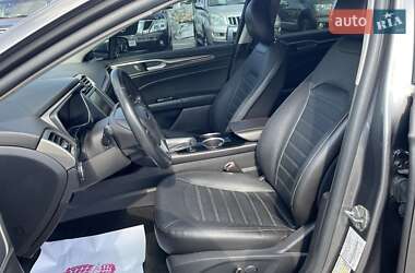 Седан Ford Fusion 2013 в 