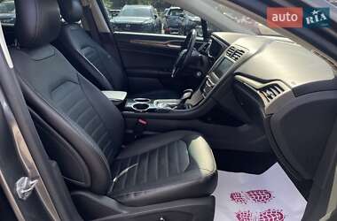 Седан Ford Fusion 2013 в 