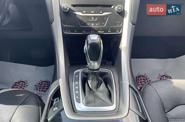 Седан Ford Fusion 2013 в 