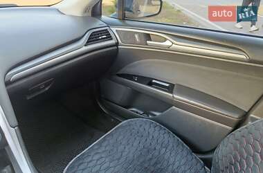 Седан Ford Fusion 2014 в 