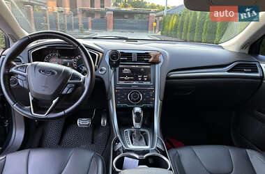 Седан Ford Fusion 2013 в 