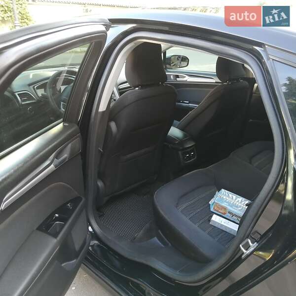 Седан Ford Fusion 2015 в Путивле